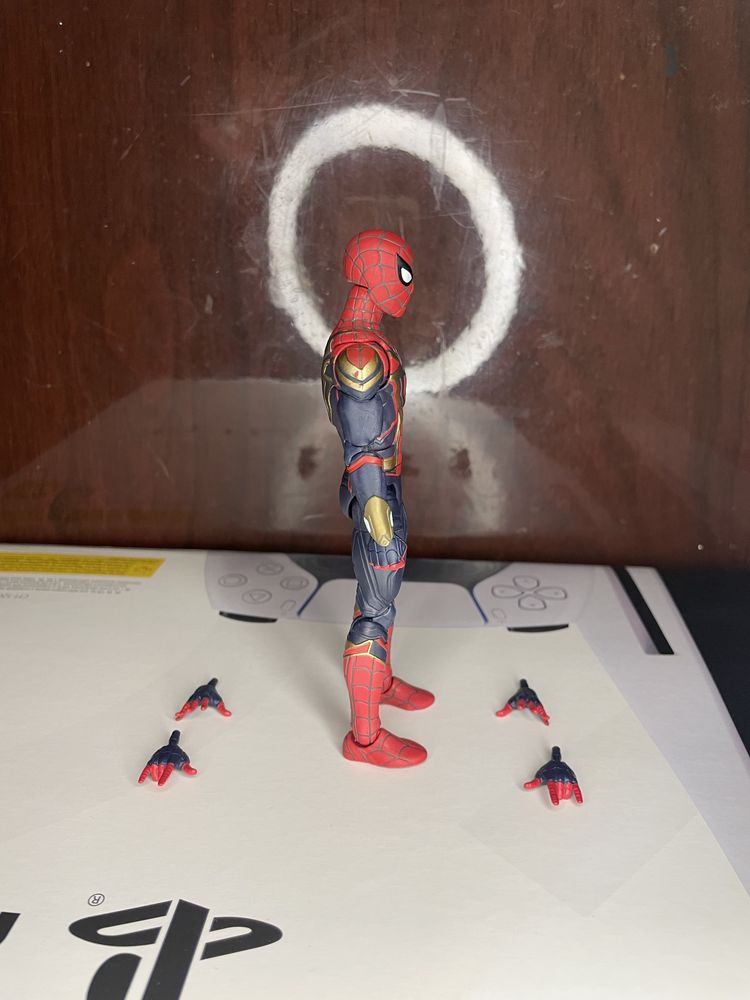 Фігурка людини павука marvel legends Tom Holland