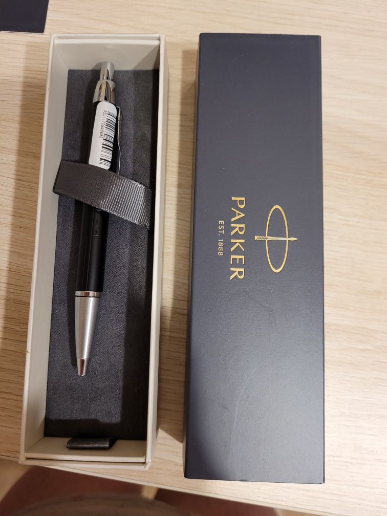 Długopis Parker premium czarny mat nowy