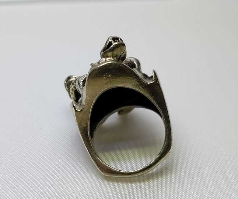 Srebrny sygnet - czaszka z wężami - próba 800 - nr 026