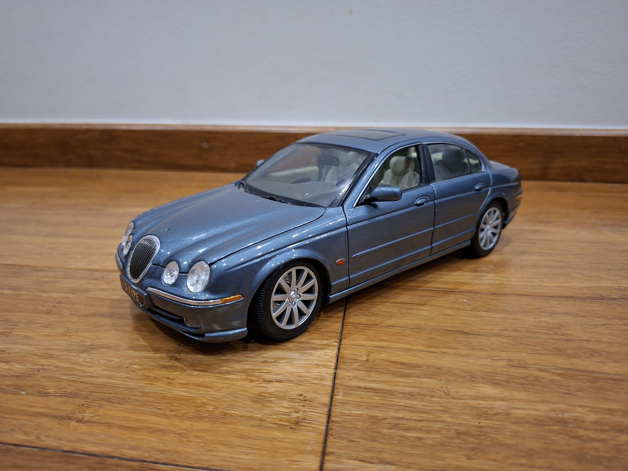 Model Maisto Jaguar S-Type 1:18