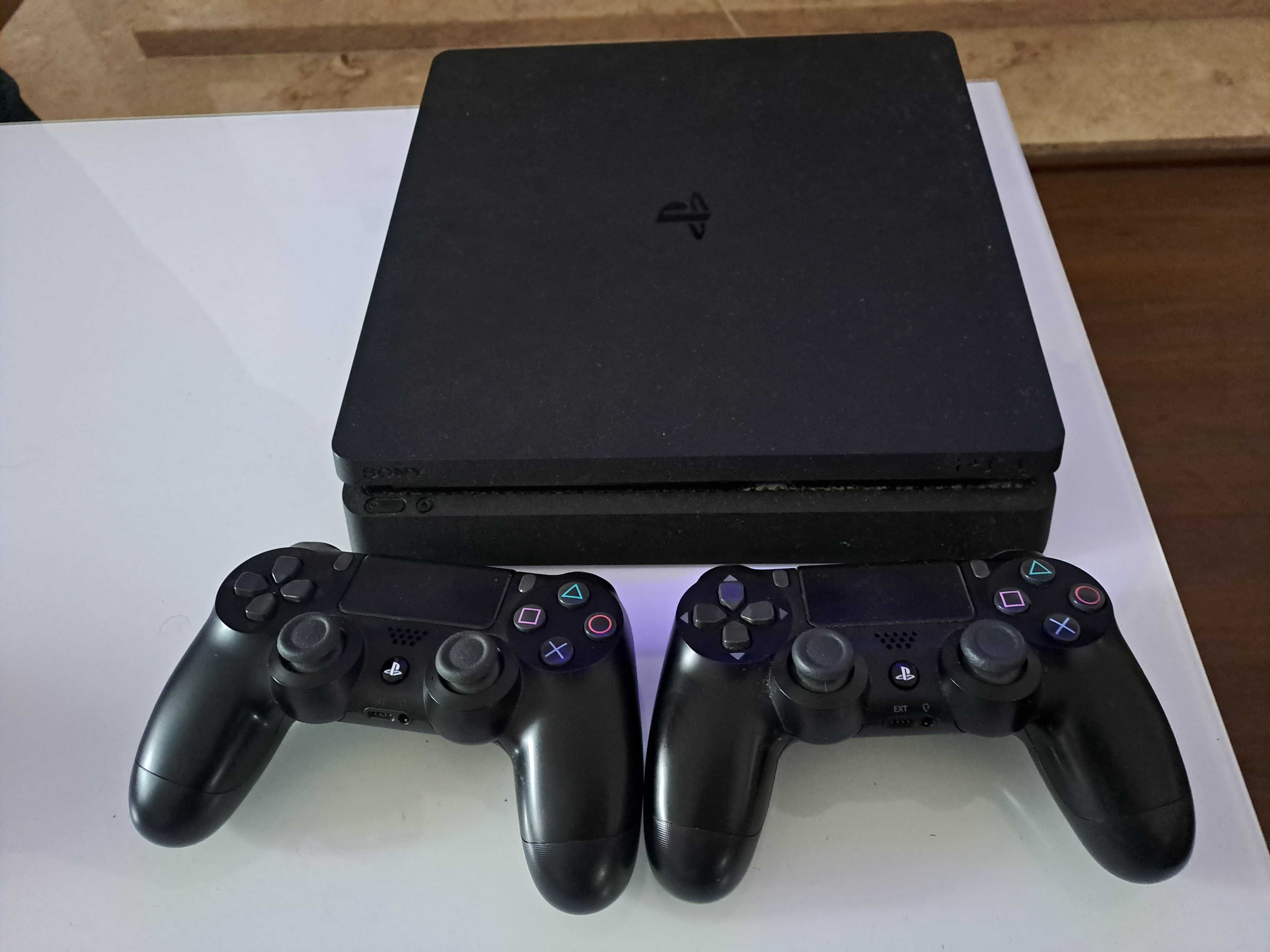 PS4 Slim 1tb com 2 comandos e 1 jogo