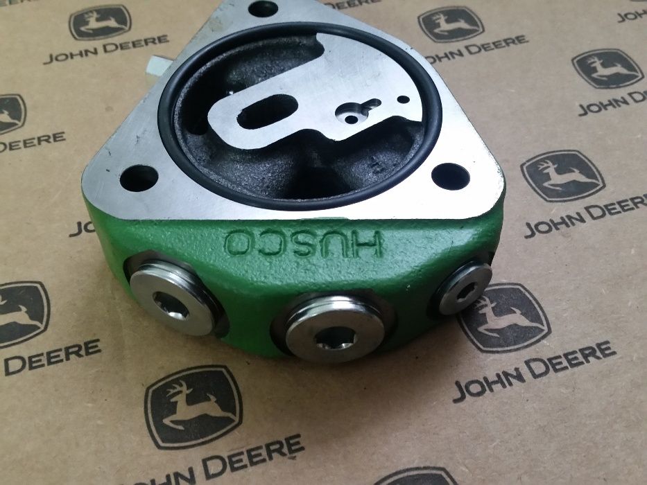 Blok zaworowy dystans John deere AL161388 do ładowacza czołowego