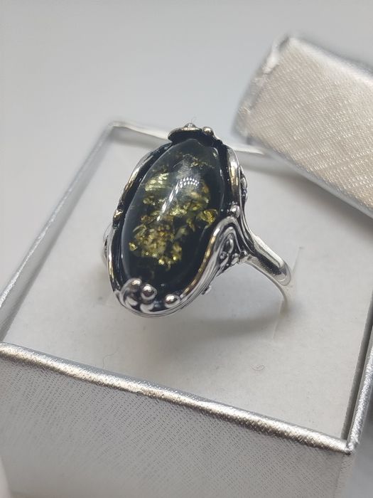 Srebrny pierścionek z zielonym bursztynem srebro 925 rozm.22