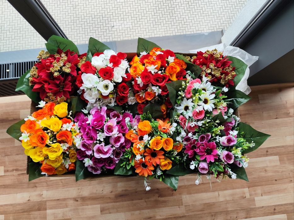 Wiązanki sztuczne kwiaty na grób pomnik cmentarz Wszystkich Świętych