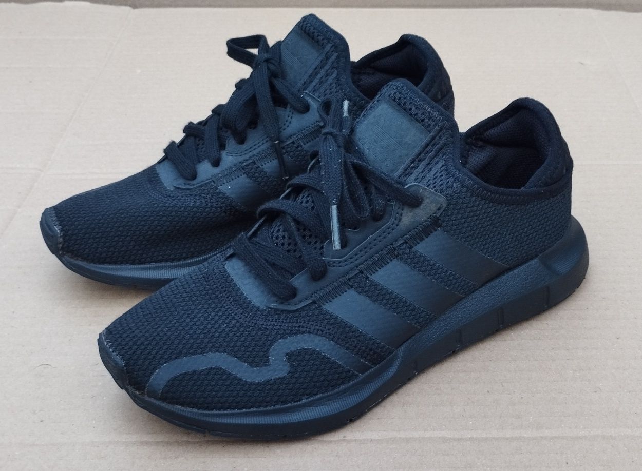 Adidas Swift Run X бігові кросівки