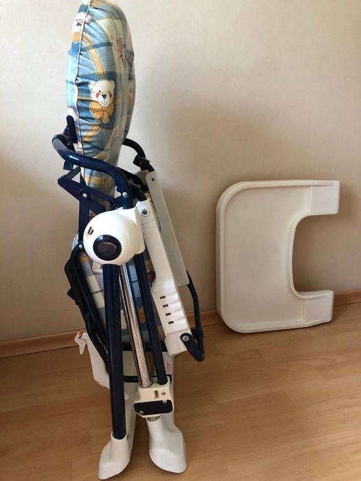 Годувальний стільчик столик