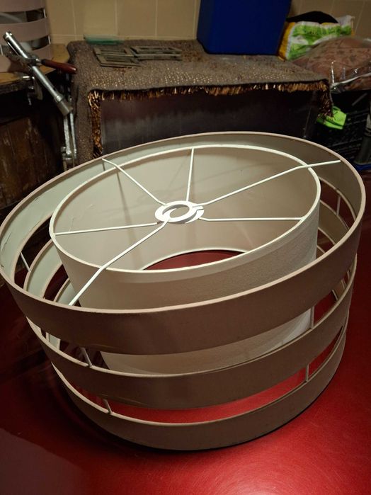 Candeeiros de teto em bom estado