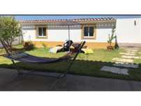 Moradia com quatro quartos, com garagem, jardim e piscina...