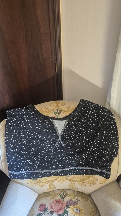 Blusa preta recolher bairro Aradas