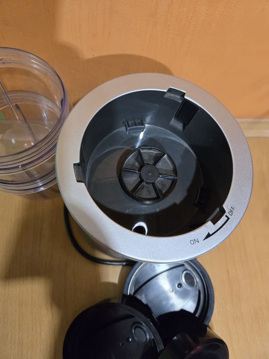 Blender smoothie maker. Blender stojacy