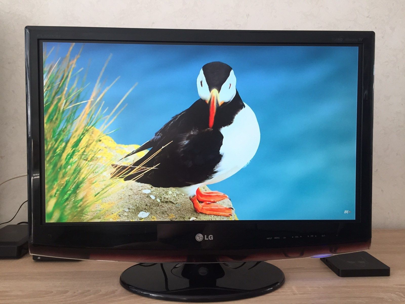 Шикарный LG 27" диагональ Full HD.