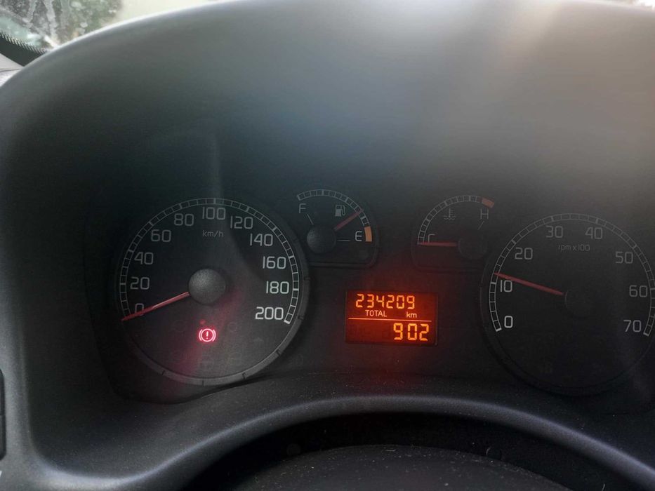 Vendo Fiat Punto de 2005/02 , 1242 de cc, 60cv caixa de 5 velocidades