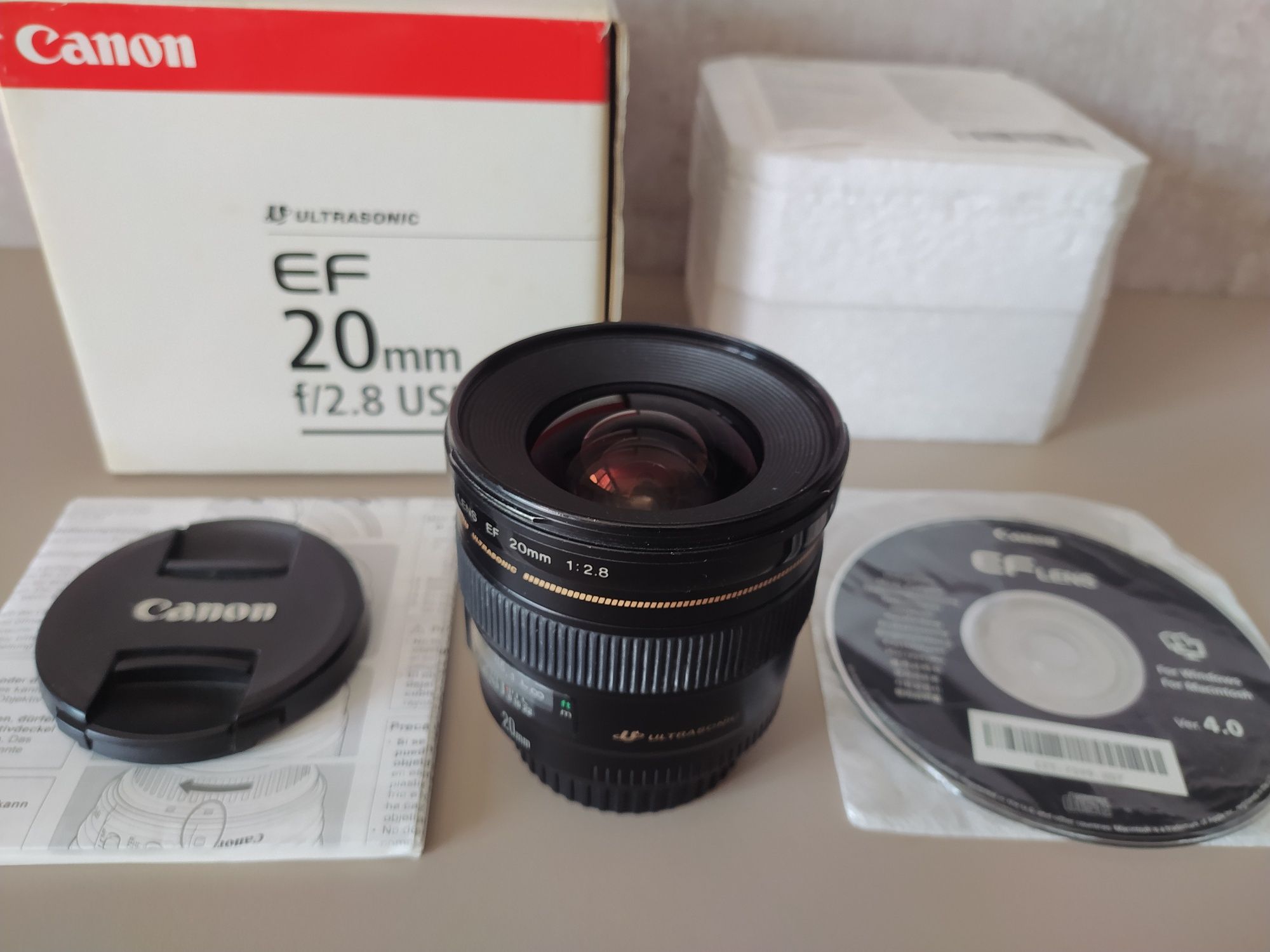 Об'єктив Canon EF 20mm f2.8 Ultrasonic у коробці