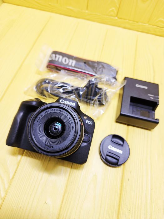 Фотоапарат CANON EOS R100 + RF-S 18-45 IS STM Black