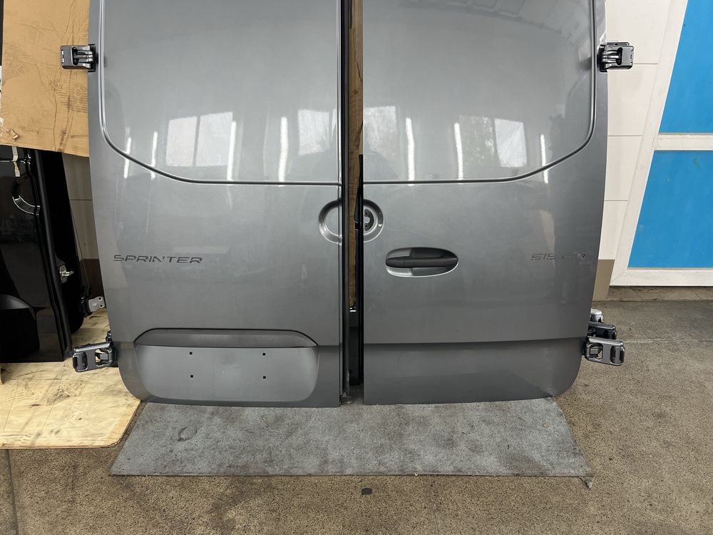 Задні двері сірі асфальт Mercedes Sprinter W907