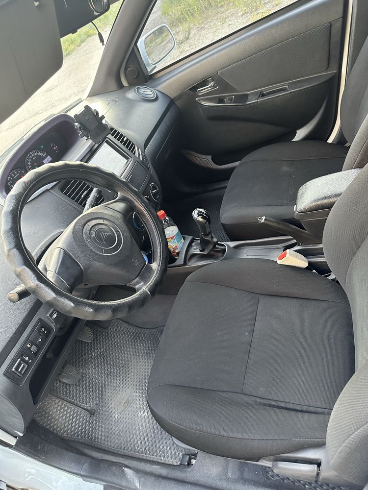 Продкм гарне авто Geely MK 2012