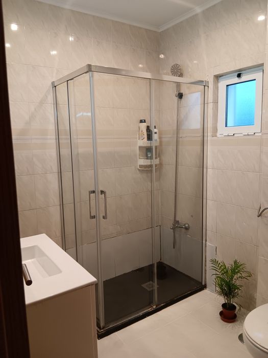 Feijo Apartamento T4 no primeiro andar, remodelado para T3 com sala de