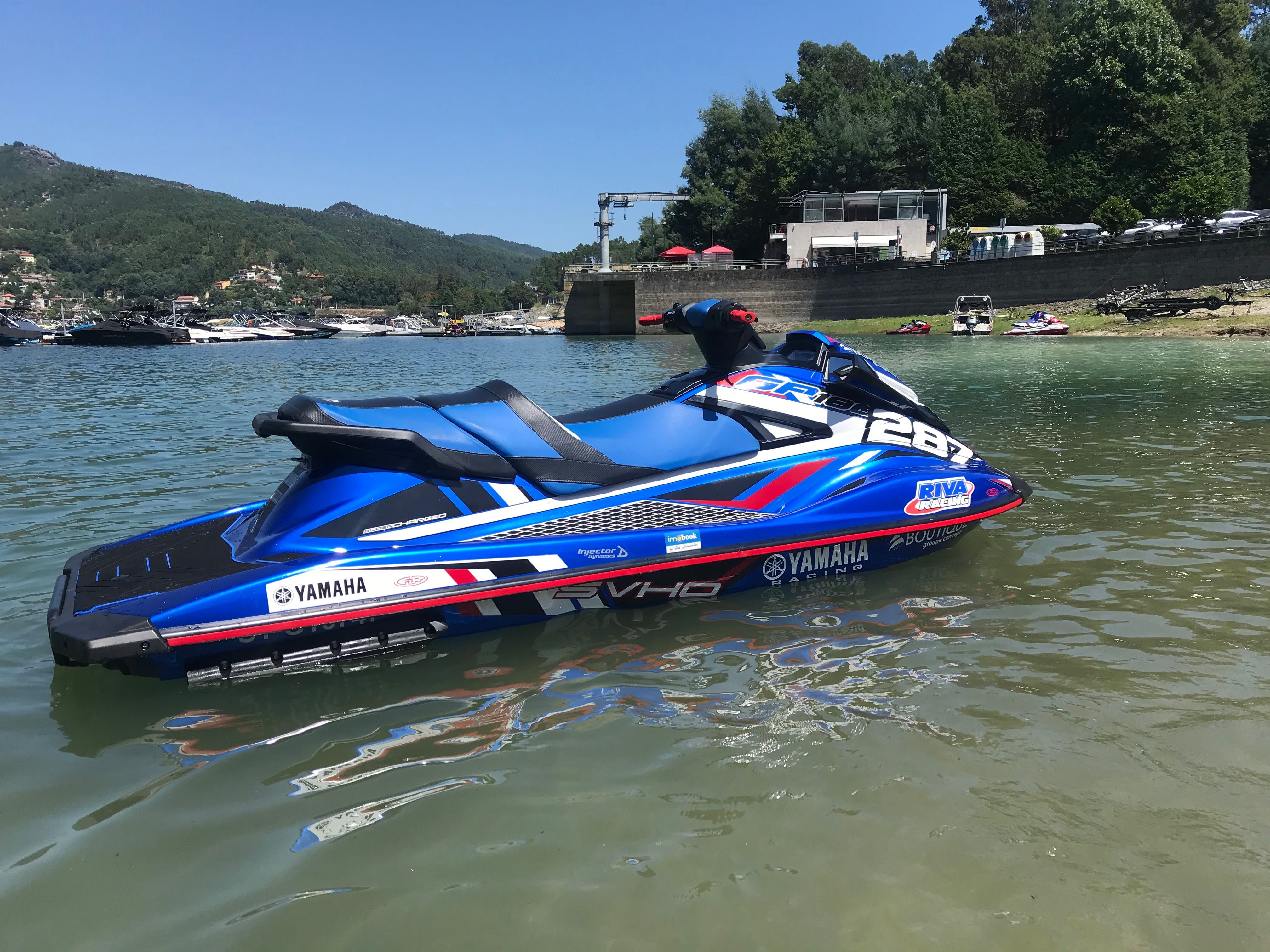 Yamaha GP 1800 R