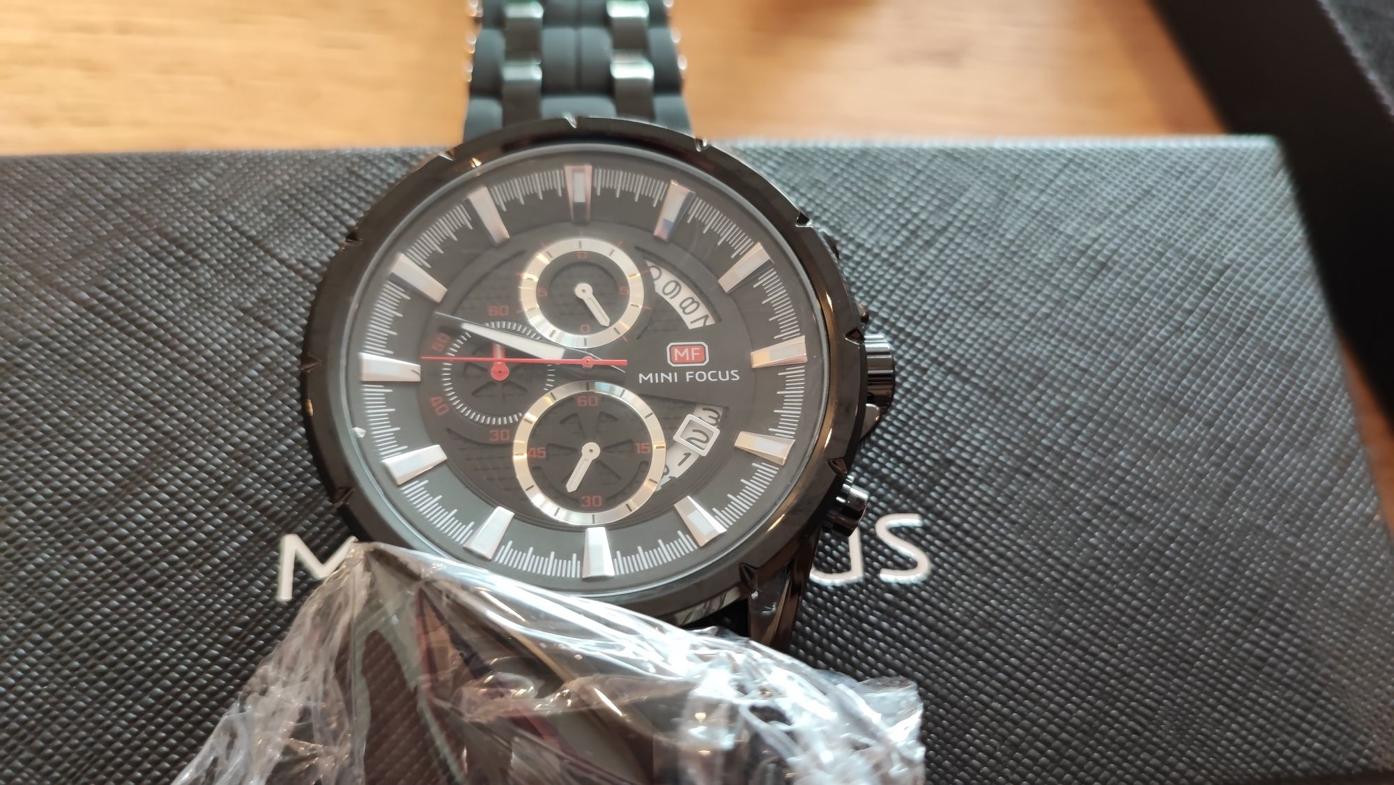 Minifocus zegarek z chronografem datownikiem japoński mechanizm HIT