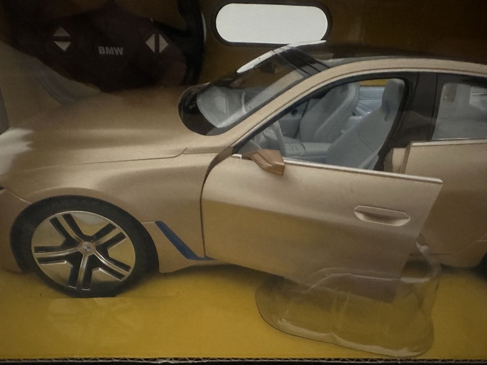 Автомобіль на дистанційному управлінні BMW I4 Concept