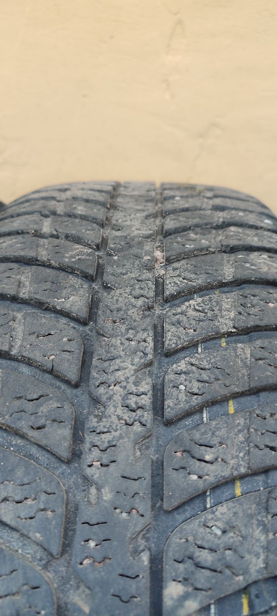 Шини kumho 215/65/16 зима