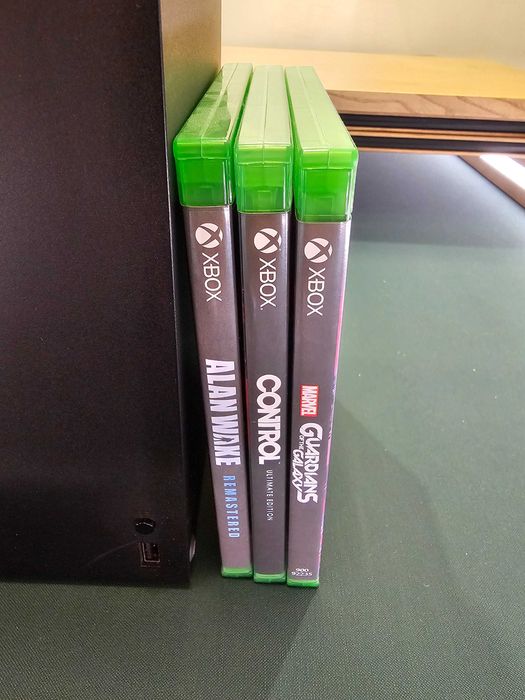 Xbox Series X + Comando + 5 Jogos