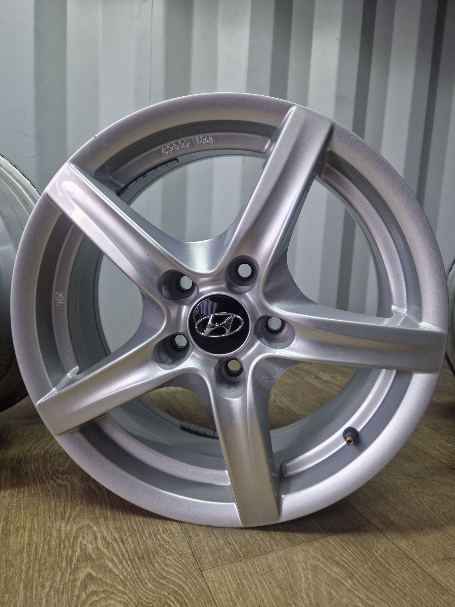 Felgi 16 hyundai i30 i40 tucson 5x114.3 6.5j et 39 os 70.0