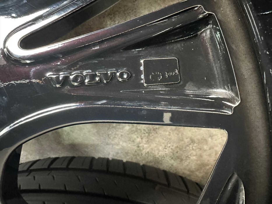 Jantes 18" e Pneus 235/60 R18  - Rodas Originais Volvo XC60