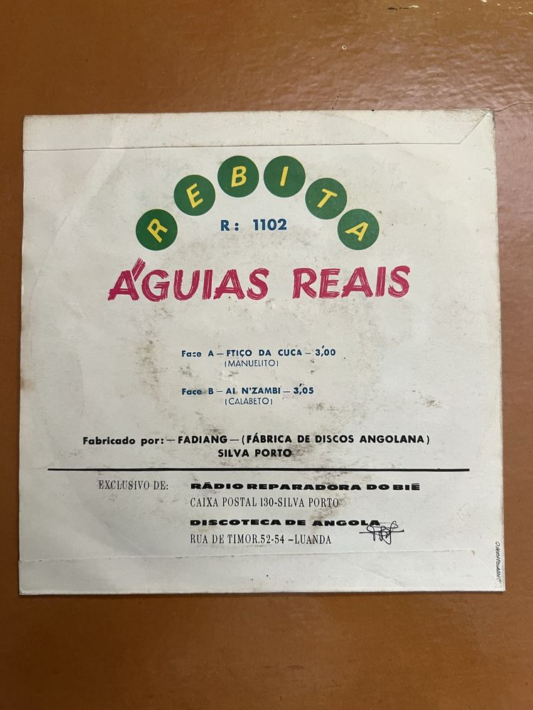Vinil singles como novos.
