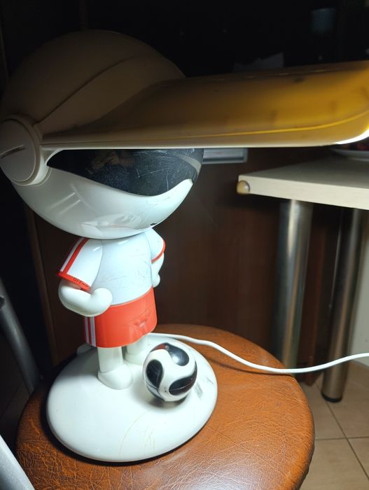 Lampka LED na biurko piłkarz