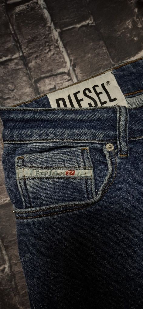 Diesel Buster Regular Slim Tappered spodnie jeansowe męskie, dżinsy