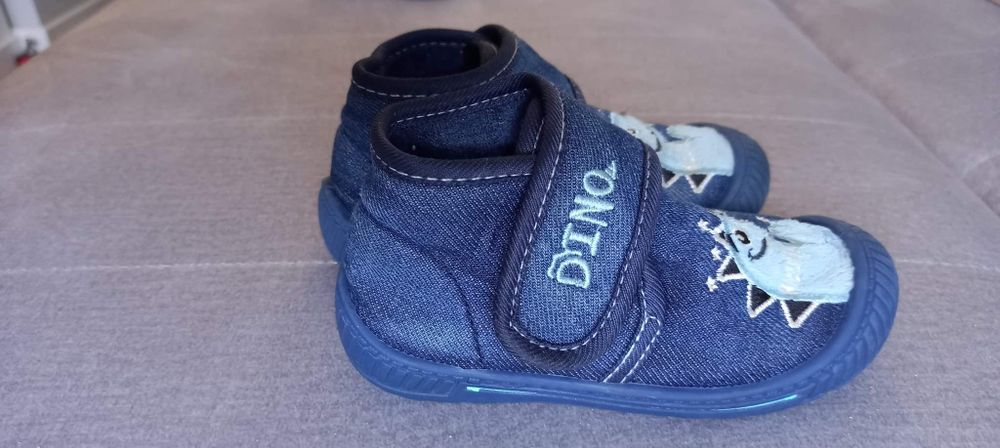 Kapcie Bobbi Shoes 24 długość wkładki 14 cm