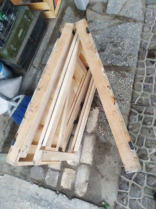 Продам  стеллаж (или стол или кушетку).Многоцелевое изделие.