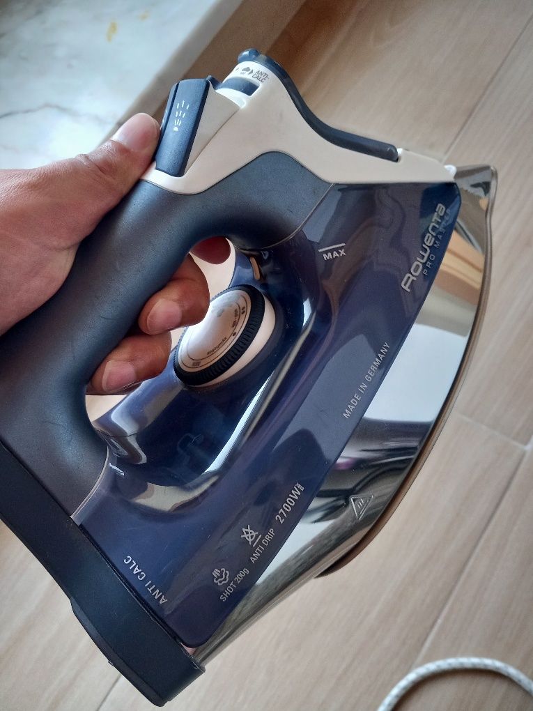 Ferro de Engomar Rowenta Pro Master 2700W