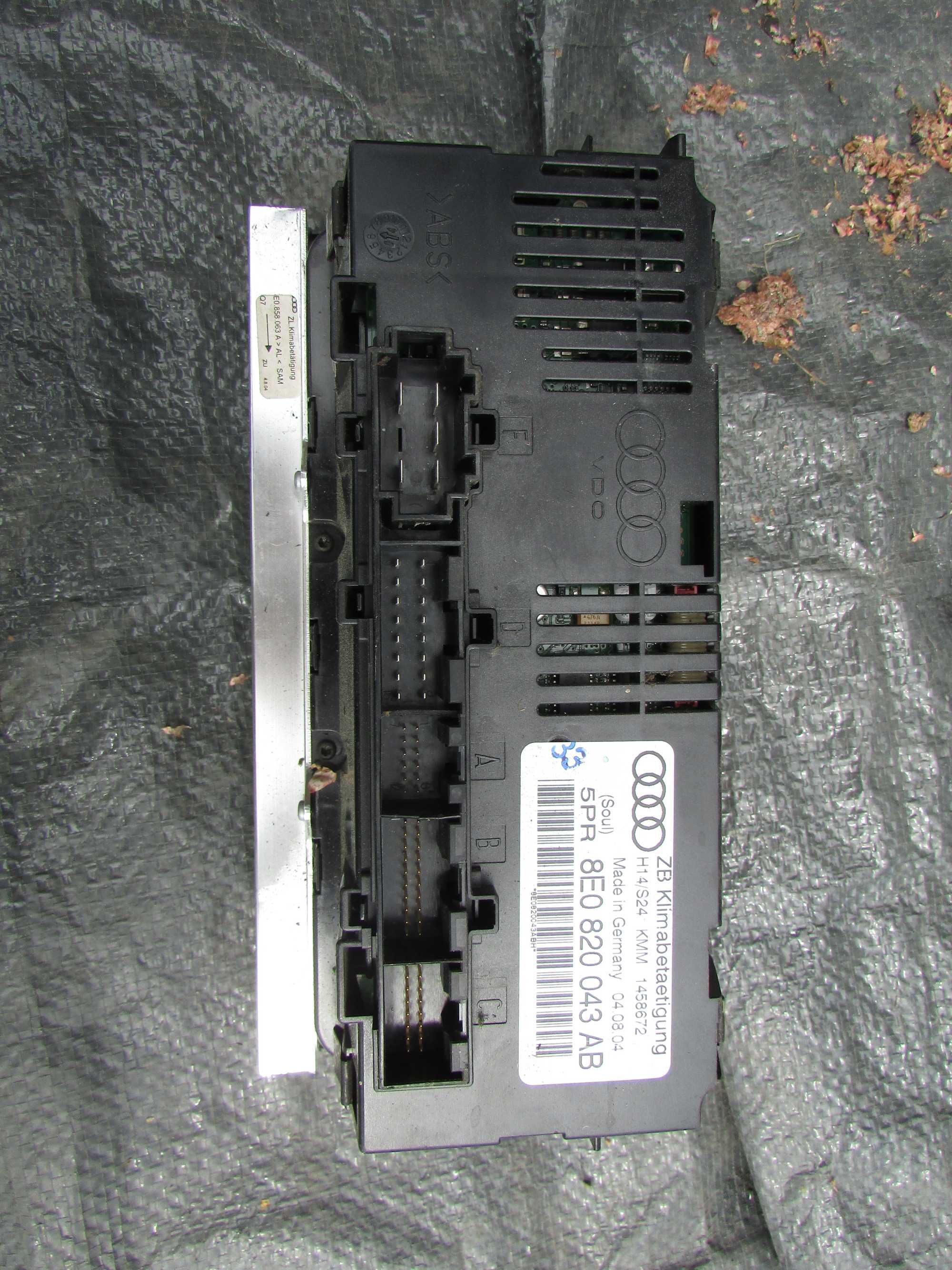 Panel Klimatyzacji  Audi A4 b6
