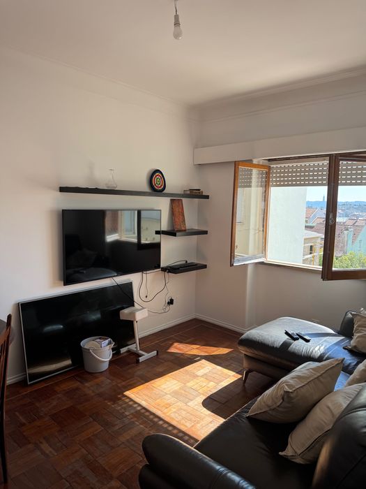 Arrenda quarto para casal em Algés