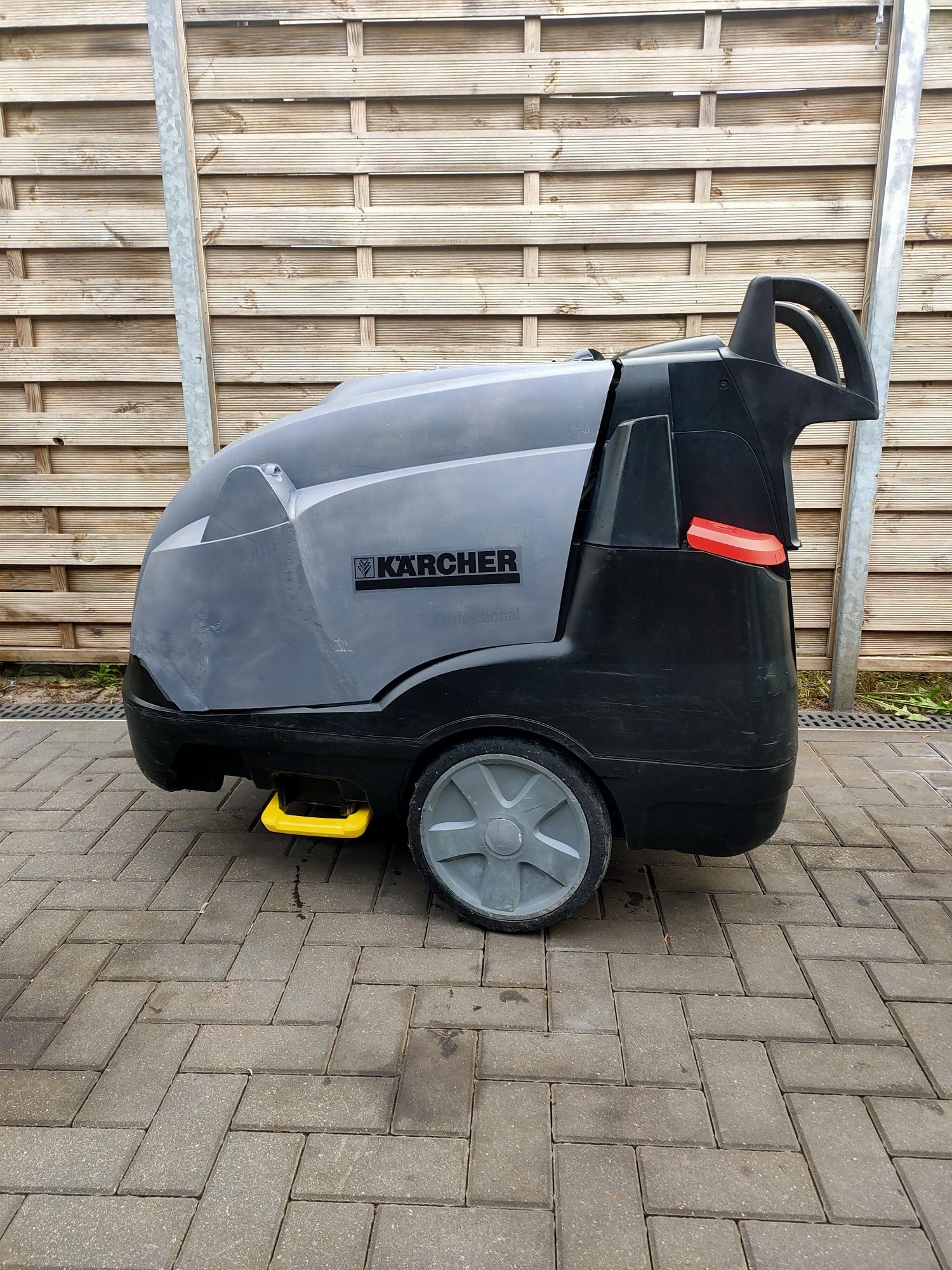 KARCHER HDS 8/18-4M Myjka ciśnieniowa gorącowodna