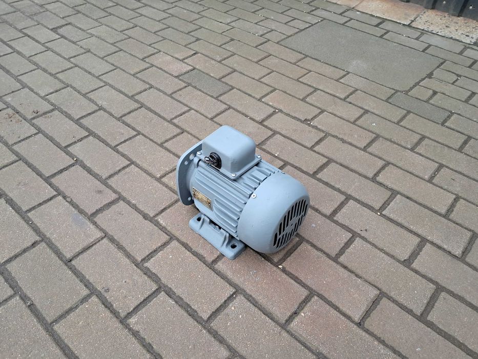 Silnik elektryczny wolnoobrotowy  0,4 kw  935 obrotów . Wysyłka