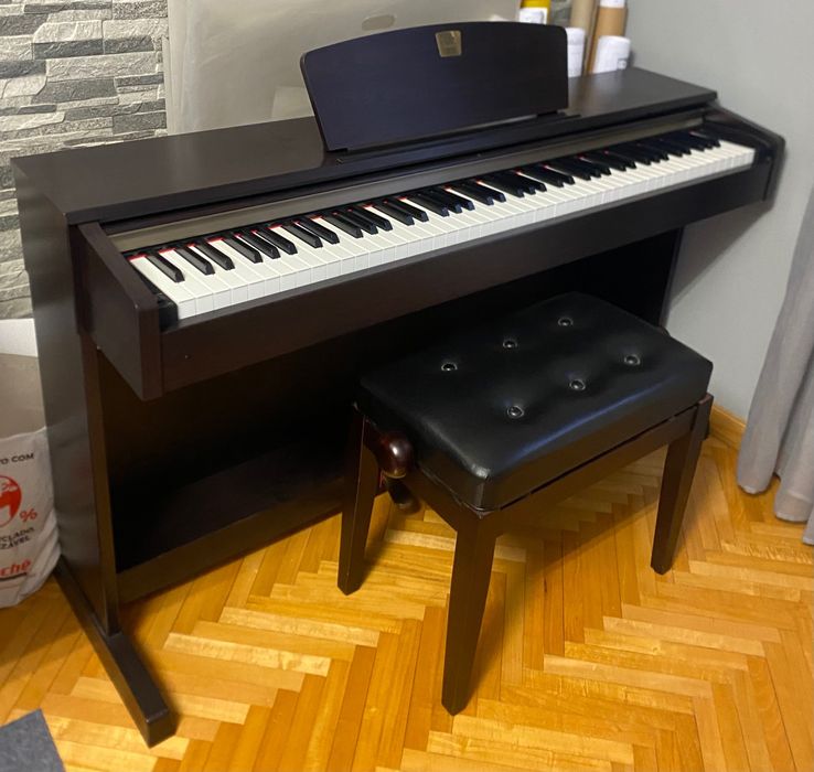 Piano Digital Yamaha - CLP-320R + banco