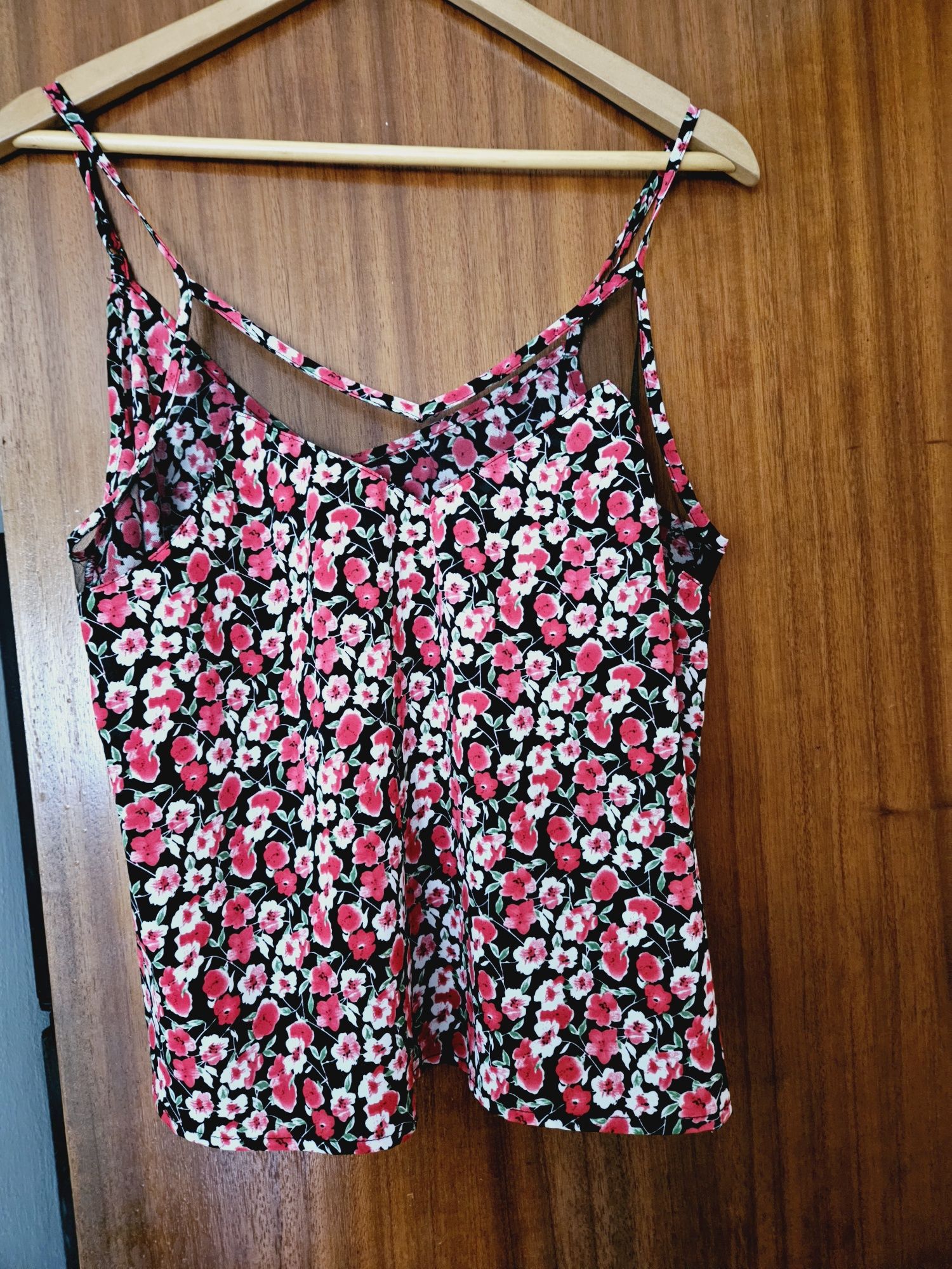 Top de alcinhas.