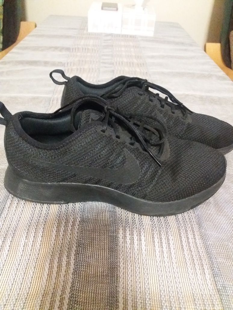 Buty Nike czarne 36,5/23,5