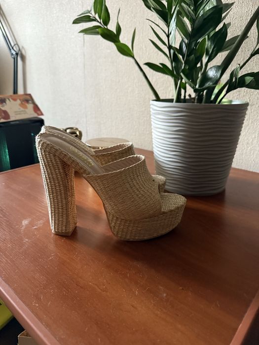 Плетені шикарні мюлі