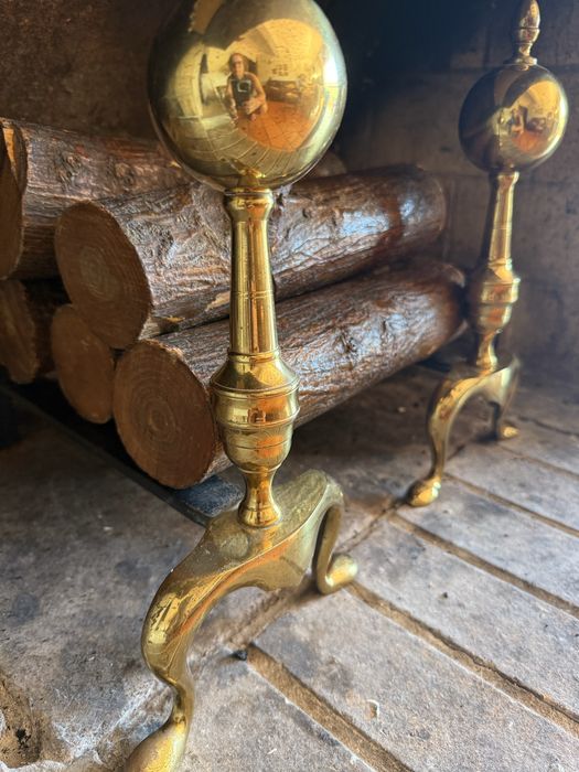 Andirões ou cães de lareira em latão