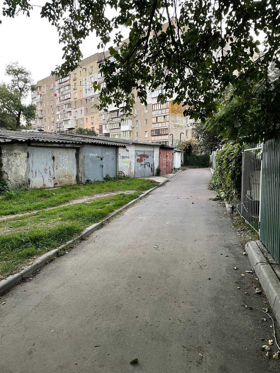 Продам  каменный  гараж на 4й Фонтана
