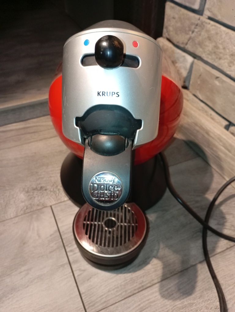 Ekspres kapsułkowy czerwony KRUPS KP2006 Nescafe Dolce Gusto