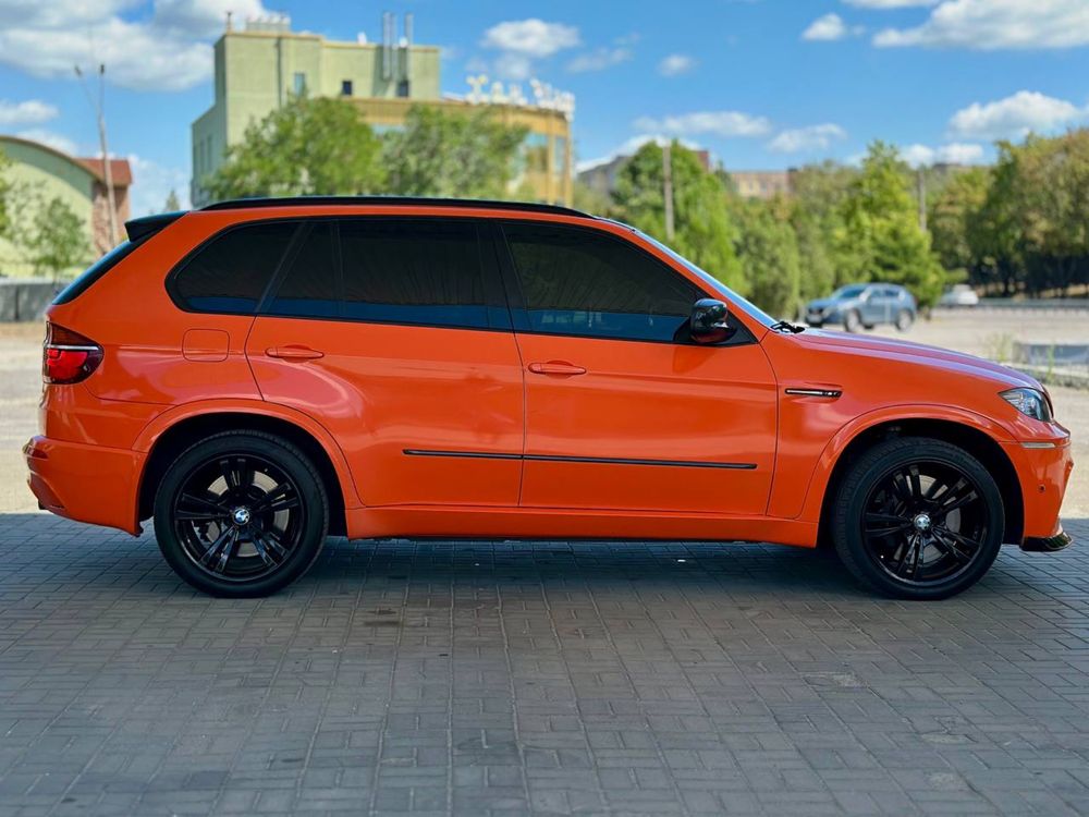 BMW X5M 2011 official