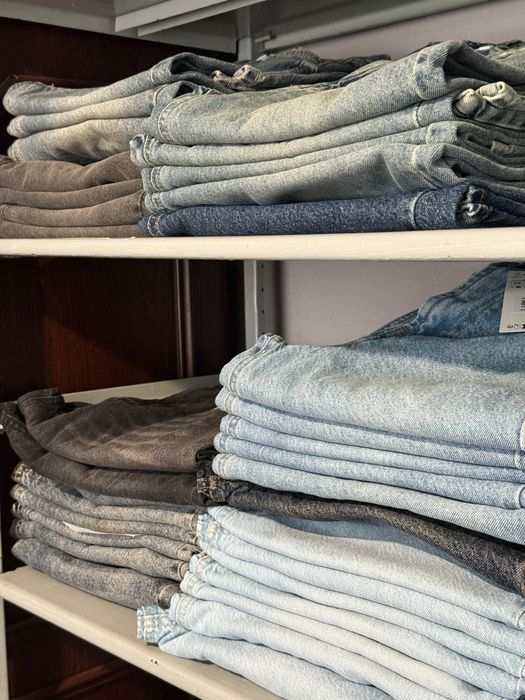 Розпродаж нового жіночого одягу