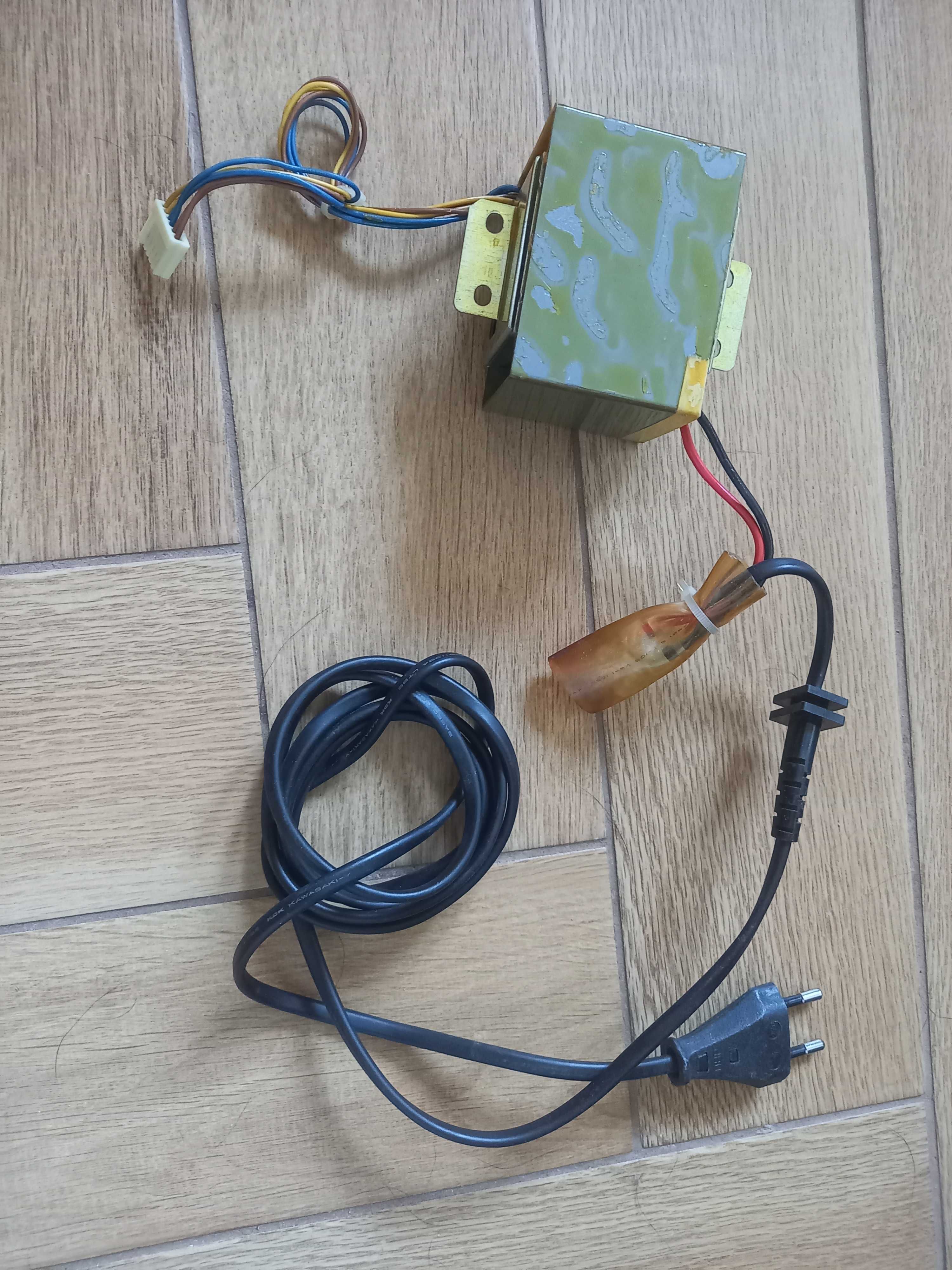 Transformator sieciowy 230 V z kablem zasilajacym