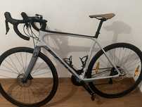 Bicicleta de estrada em carbono