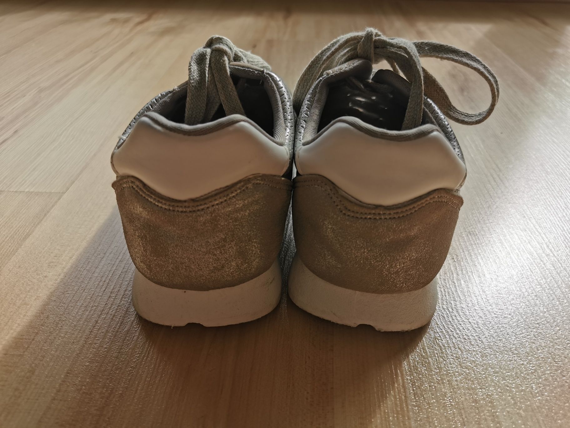 Buty sportowe w kolorze srebrnym, rozmiar 36